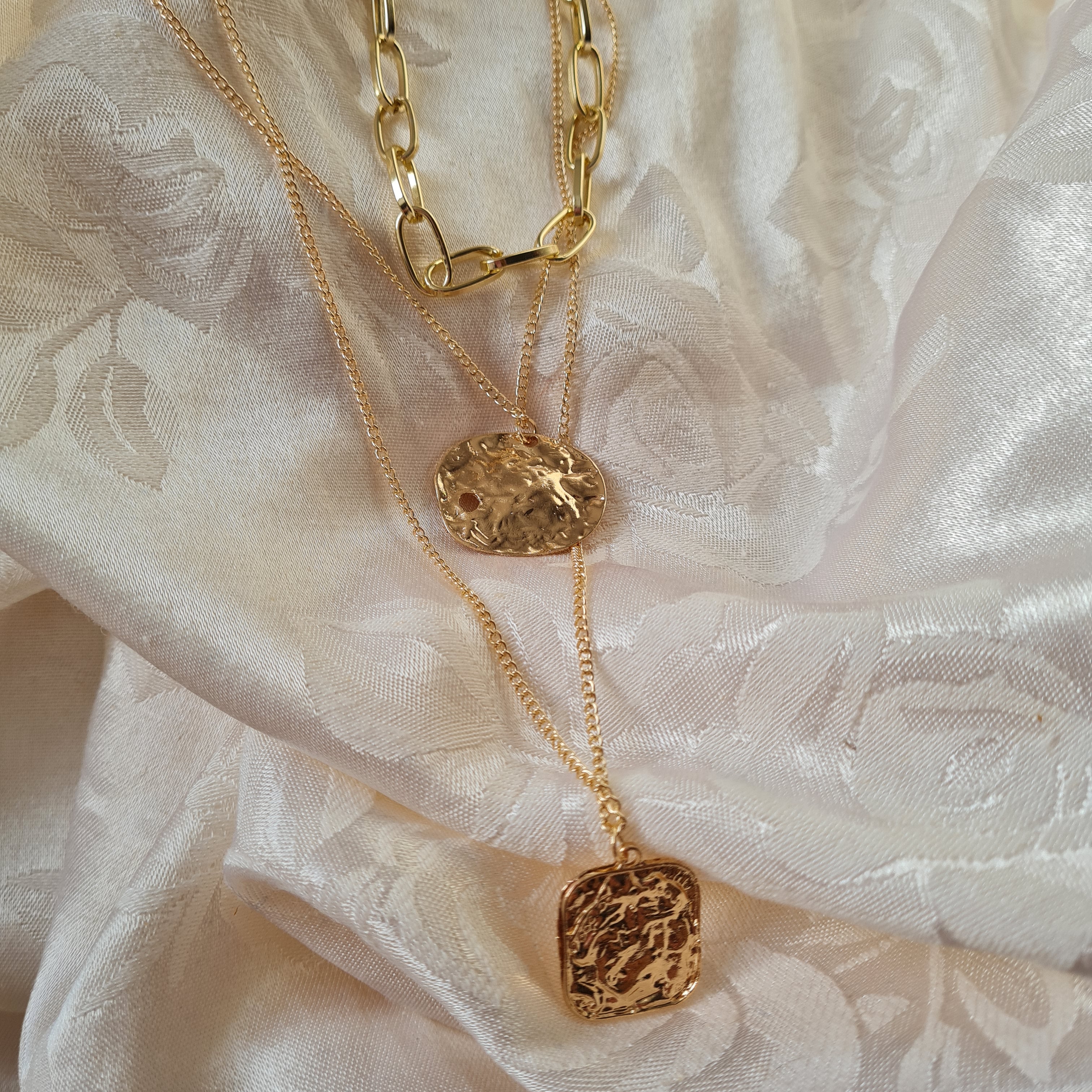 Vintage Frame necklace gold