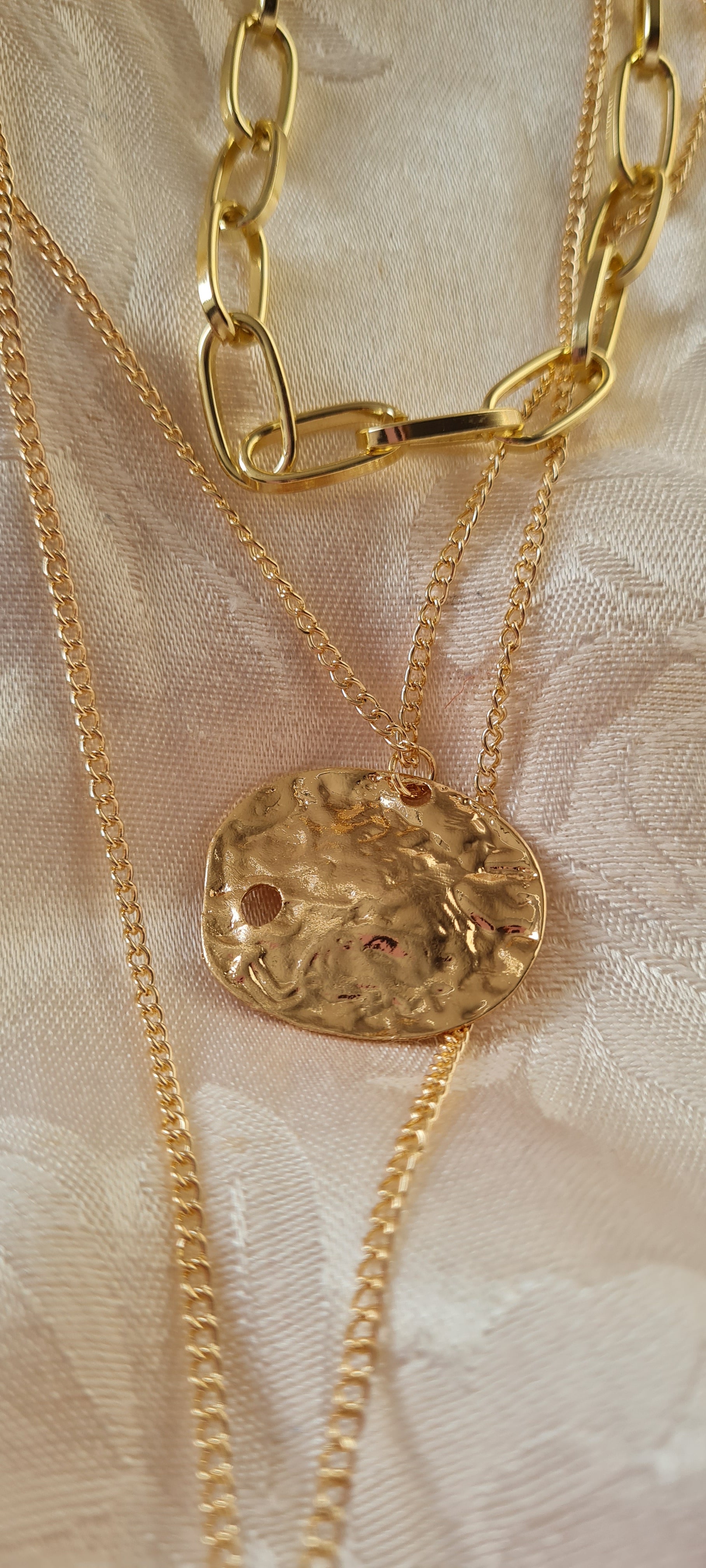 Vintage Frame necklace gold
